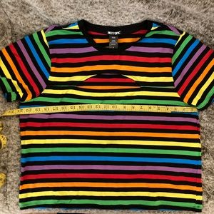 Hot topic brightly striped keyhole shirt sz0